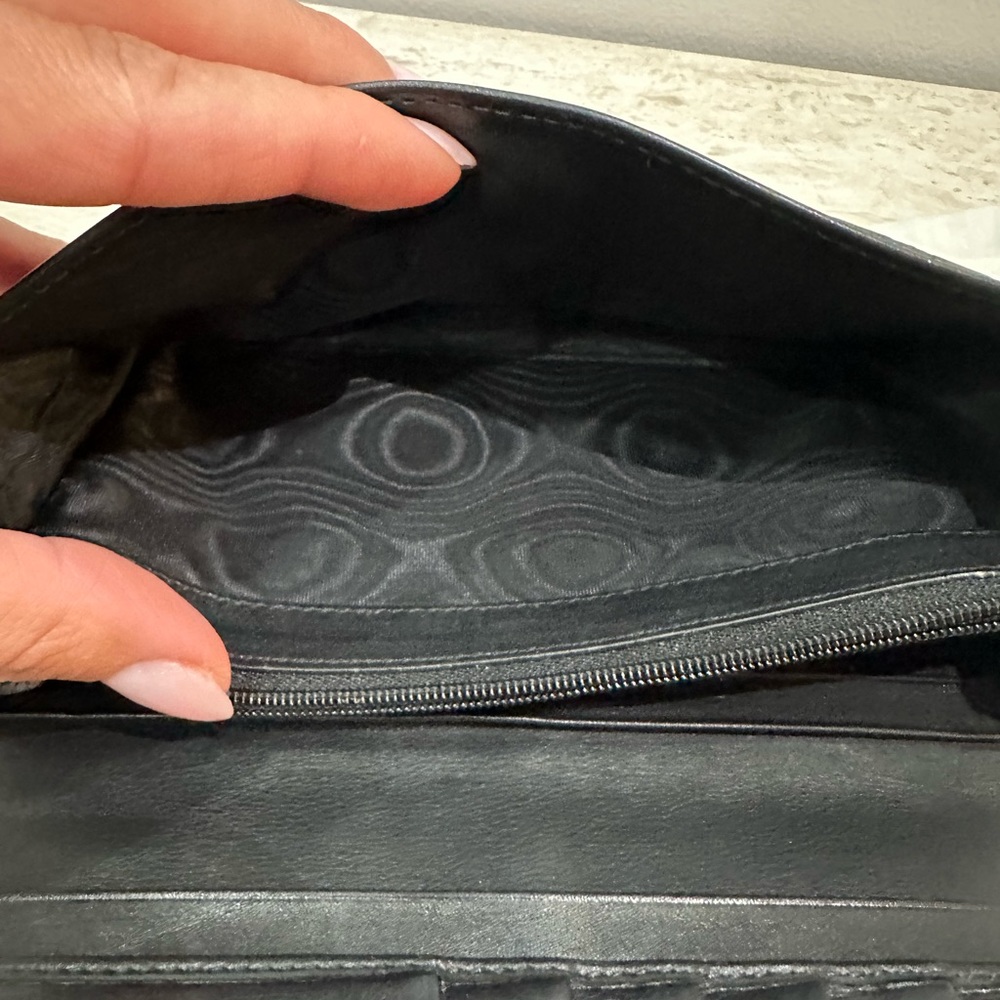 Gucci Women's Black Microguccissima Authentic - Picture 10 of 11